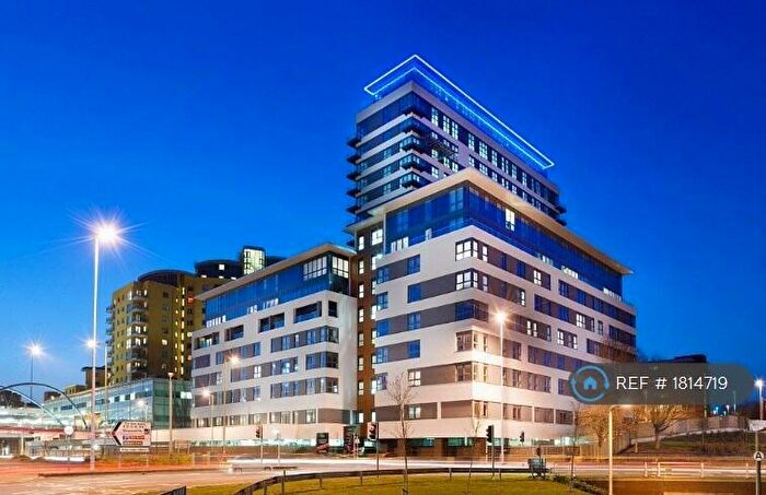 2 Bedroom Flat To Rent In Skyline Plaza, Basingstoke, RG21