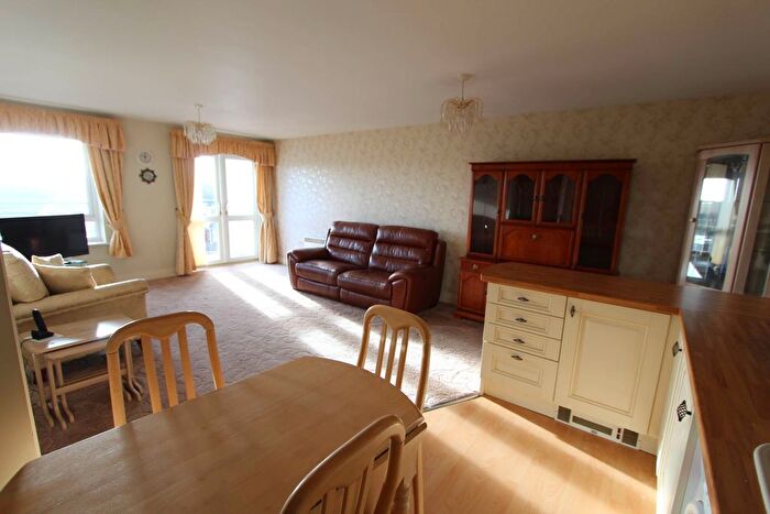 1 Bedroom Flat For Sale In Hart Road, Thundersley, SS7