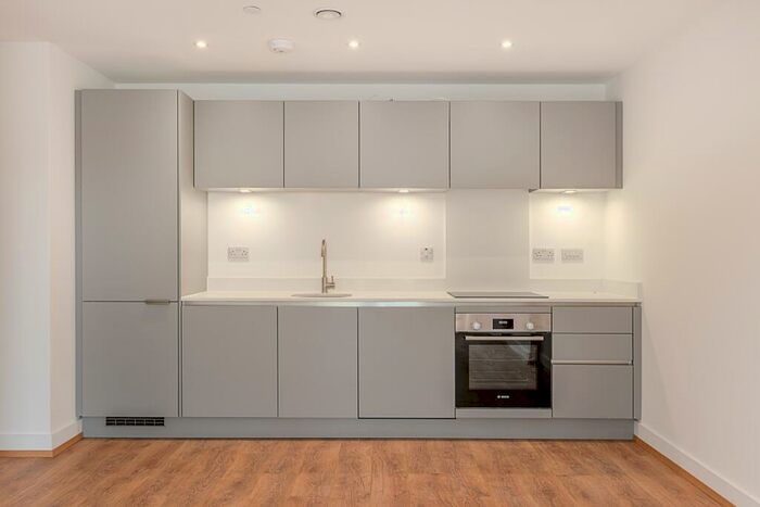 2 Bedroom Apartment To Rent In Well Farm Road Whyteleafe, CR3