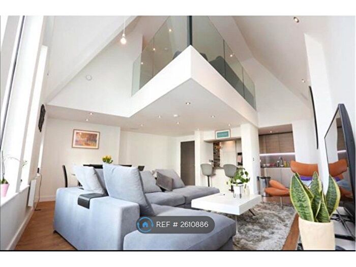 2 Bedroom Flat To Rent In Alumni Court, Manchester, M4