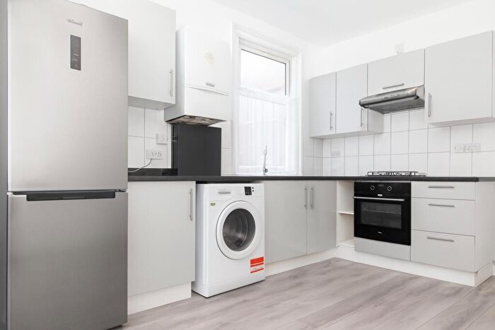 1 Bedroom Flat To Rent In Kitchener Road, Seven Sisters, N17