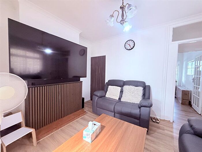 2 Bedroom Property To Rent In Sutton Lane, Slough, SL3