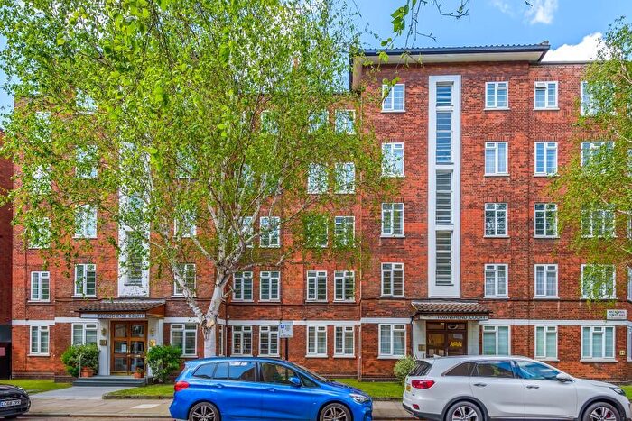 3 Bedroom Flat To Rent In Townshend Road, London, NW8