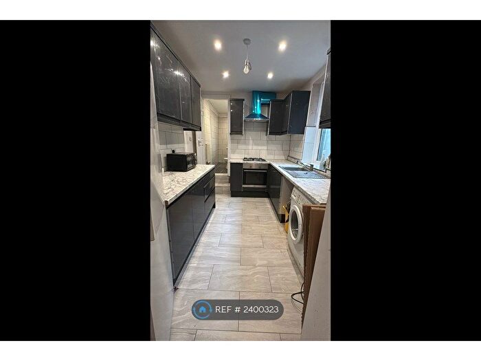 7 Bedroom Semi-Detached House To Rent In Brookhill Road, London, SE18