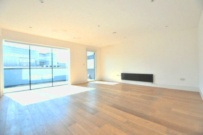 2 Bedroom Apartment To Rent In Great Eastern St, London, EC2
