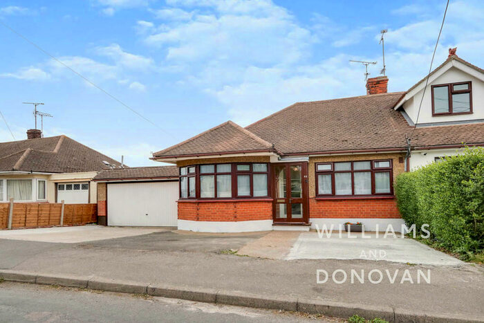 2 Bedroom Semi-Detached Bungalow To Rent In Broad Walk, Hockley, SS5