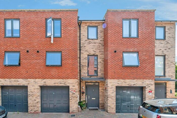 3 Bedroom House For Sale In Library Crescent, Rainham, Essex, RM13