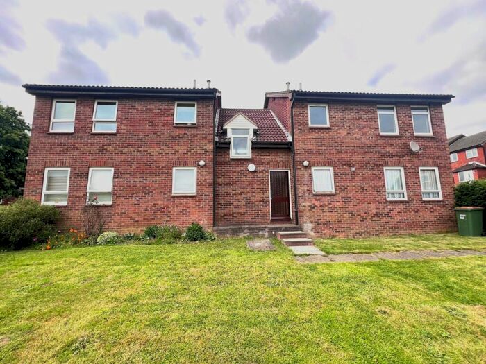 Flat To Rent In Lancaster Close, Bursledon, Southampton, Hampshire, SO31