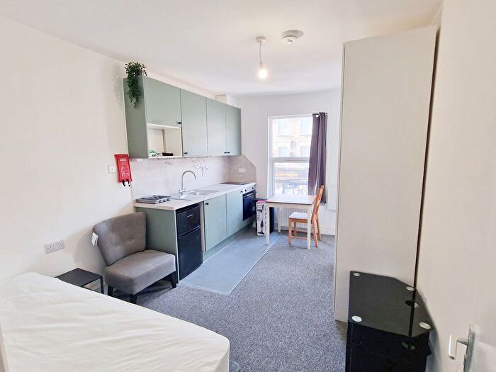 Studio To Rent In Chatsworth Road, Hackney, E5