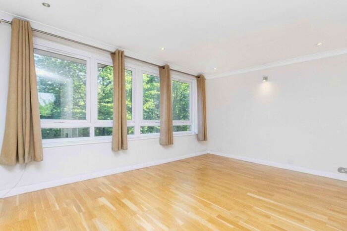 2 Bedroom Flat To Rent In Ollgar Close, London W12