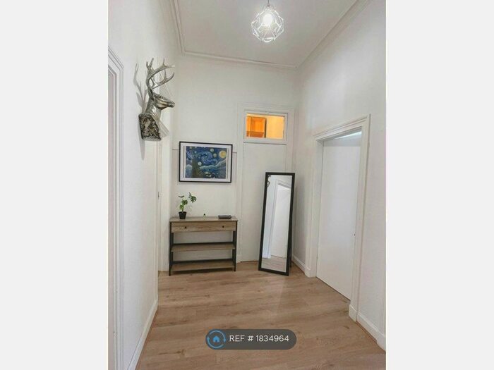 2 Bedroom Flat To Rent In Lochrin Terrace, Edinburgh, EH3