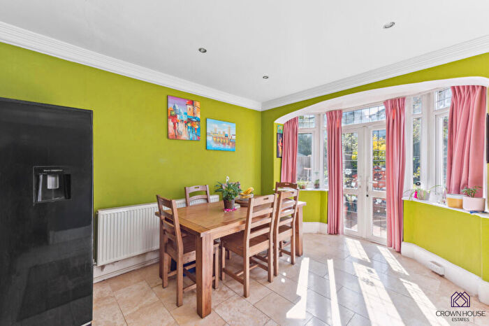 4 Bedroom Semi-Detached House To Rent In Thurlestone Avenue, London, N12