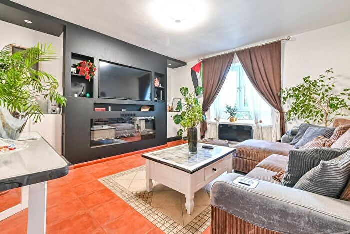 2 Bedroom Flat For Sale In Rotherfield Street, East Canonbury, London, N1