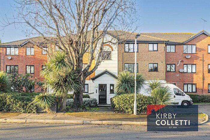 1 Bedroom Apartment For Sale In Parrotts Field, Hoddesdon, EN11