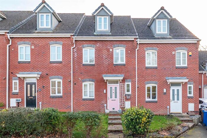 3 Bedroom Town House For Sale In Walletts Wood Court, Chorley, PR7
