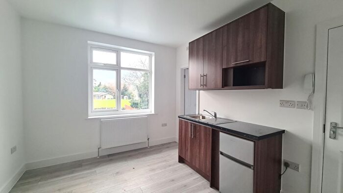 Studio To Rent In Chatsworth Crescent, Hounslow, TW3