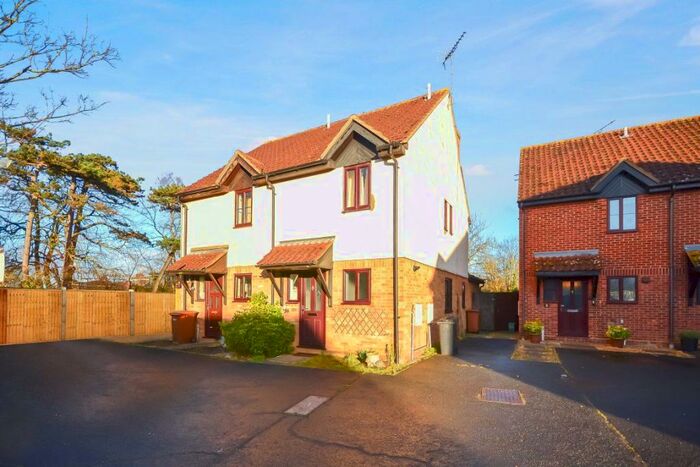 2 Bedroom Semi-Detached House To Rent In Hillside Mews, Chelmsford, CM2