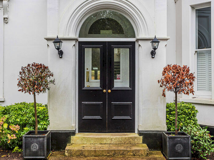 2 Bedroom Apartment To Rent In Ref: Gk - Reigate Road, Reigate, RH2