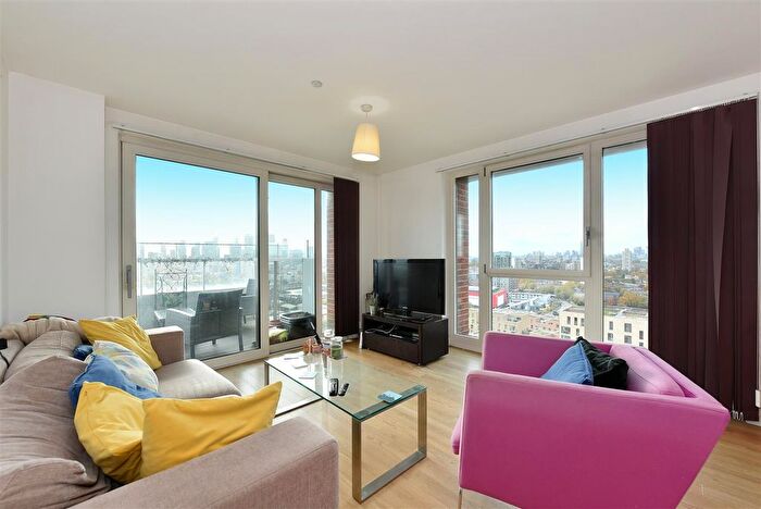 3 Bedroom Flat To Rent In Marner Point, Jefferson Plaza, Bow, E3