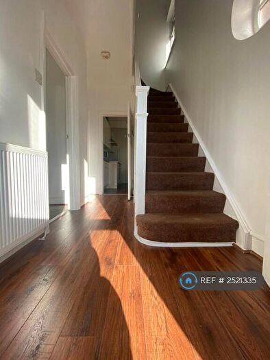 3 Bedroom Detached House To Rent In Avebury Avenue, Leicester, LE4