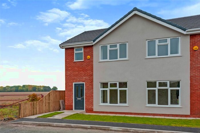3 Bedroom Semi-Detached House For Sale In Halebank Road, Widnes, WA8