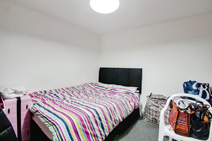 1 Bedroom Flat To Rent In Willow Court, Meadfield Road, Langley, SL3