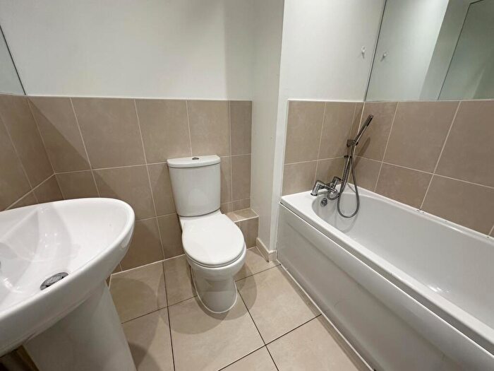 2 Bedroom Apartment For Sale In Wells View Drive, Bromley, BR2