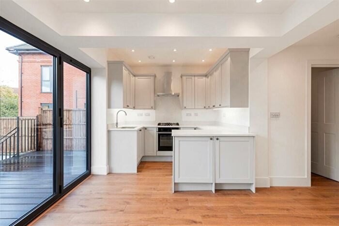 2 Bedroom Flat For Sale In Winns Avenue, Walthamstow, E17