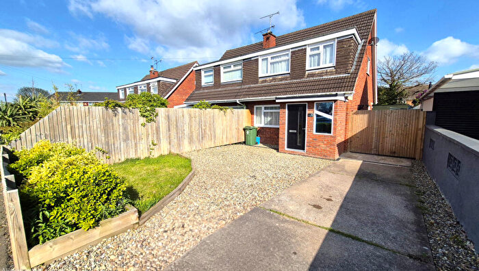 3 Bedroom Semi-Detached House For Sale In Saxon Way, Blacon, Cheshire, CH1