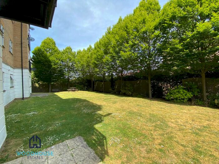 2 Bedroom Flat To Rent In Carlisle Place, London, N11