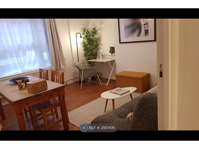 3 Bedroom Flat To Rent In Herbert House, London, E1