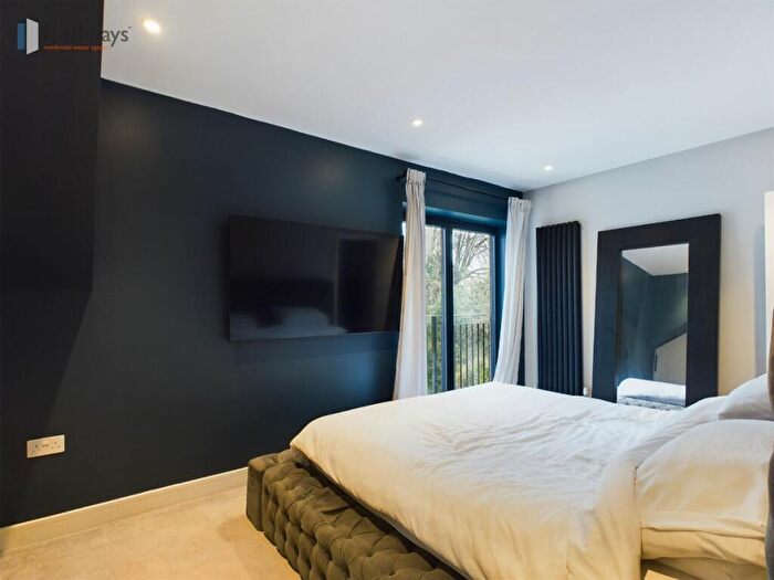 2 Bedroom Apartment For Sale In South Park Hill Road, South Croydon, CR2