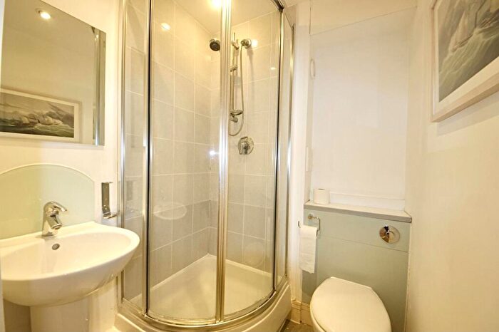 2 Bedroom Apartment To Rent In Nova Building, London, E14