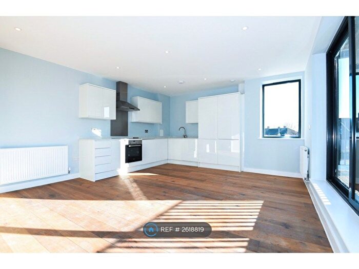 2 Bedroom Flat To Rent In Hermitage Lane Streatham, London, SW16