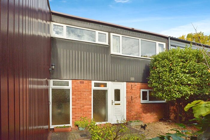 3 Bedroom Terraced House For Sale In Finch Close, Milton Keynes Village, Milton Keynes, MK10