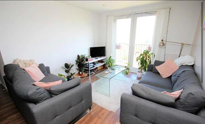 3 Bedroom Apartment To Rent In Alto, Sillavan Way, Salford, M3