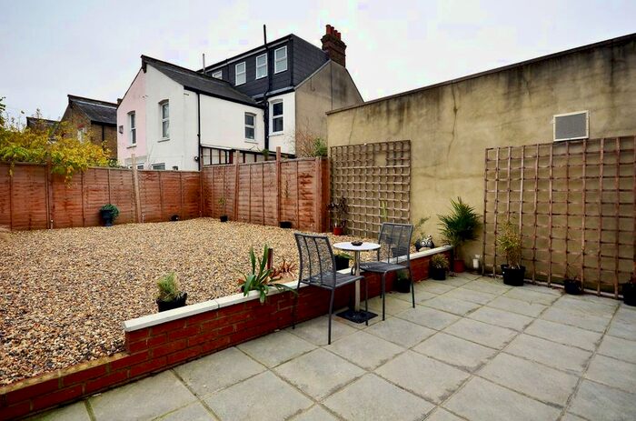 1 Bedroom Flat To Rent In Kingston Road, South Wimbledon, London, SW19