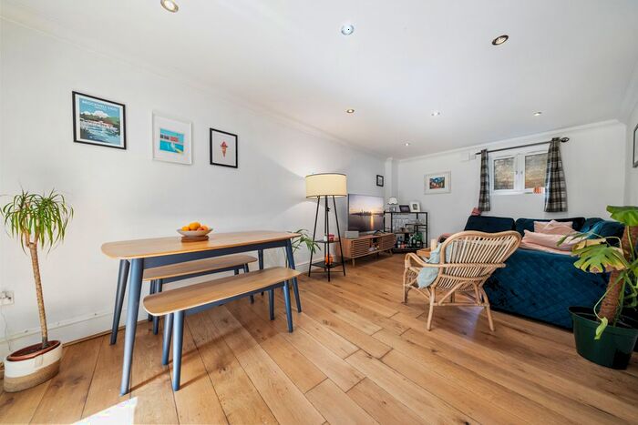 2 Bedroom Flat To Rent In Hornsey Rise, London, N19