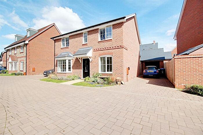 4 Bedroom Detached House For Sale In Sparrow Hearne, Berkhamsted, HP4