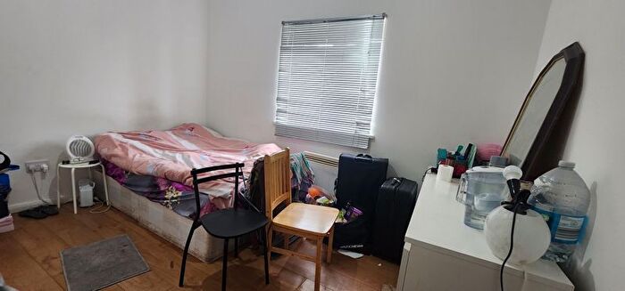 Studio To Rent In Granville Place, High Road, London, N12