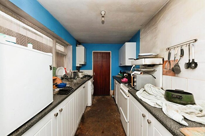 2 Bedroom Terraced House For Sale In Glasgow Street, Hull, HU3