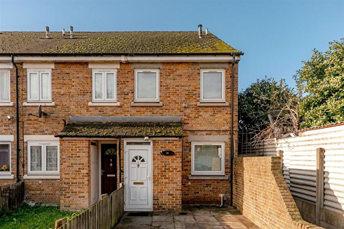 2 Bedroom Property For Sale In Spondon Road, London, N15