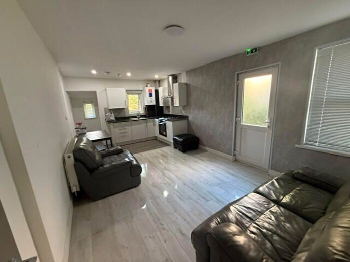 3 Bedroom Apartment To Rent In Miskin Street, Cathays, CF24