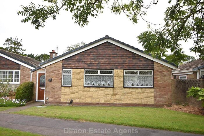 2 Bedroom Detached Bungalow For Sale In The Drive, Peel Common, PO13