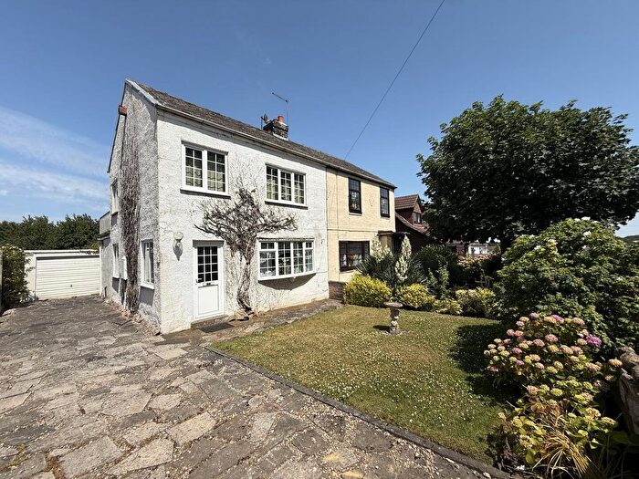 3 Bedroom Semi Detached House For Sale In West Park Drive, Darrington, WF8
