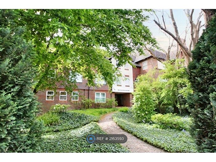 2 Bedroom Flat To Rent In The Watergardens, Woodford Green, IG8