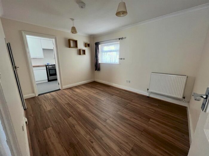 5 Bedroom Mews To Rent In Albert Grove, Southsea, PO5