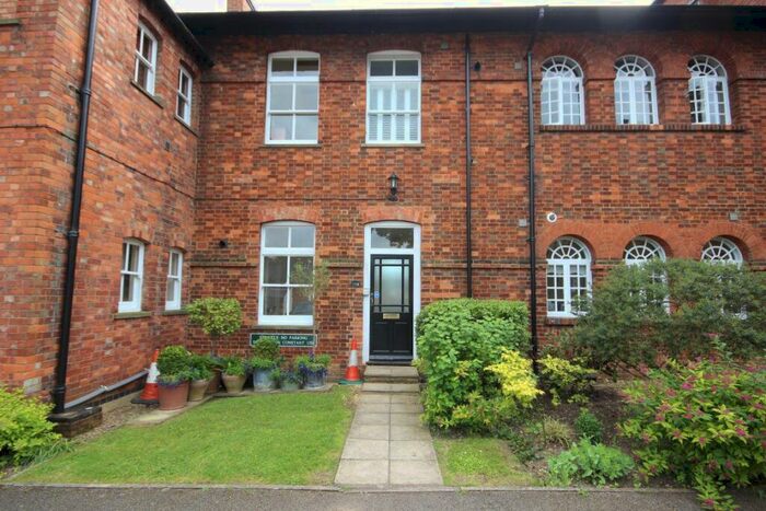 2 Bedroom Apartment To Rent In The Cedars, Ampthill, Bedfordshire, MK45
