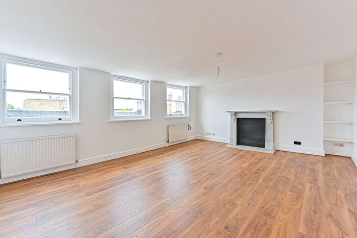 2 Bedroom Flat For Sale In Cromwell Crescent, Earls Court, London, SW5