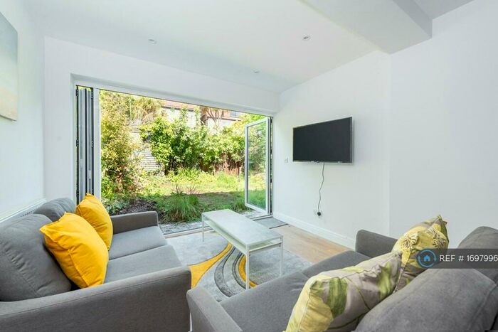 5 Bedroom Detached House To Rent In Ruskin Walk, London, SE24